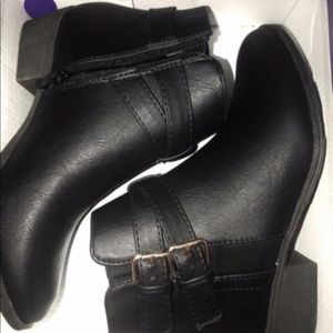 BLACK BOOTIES size 5